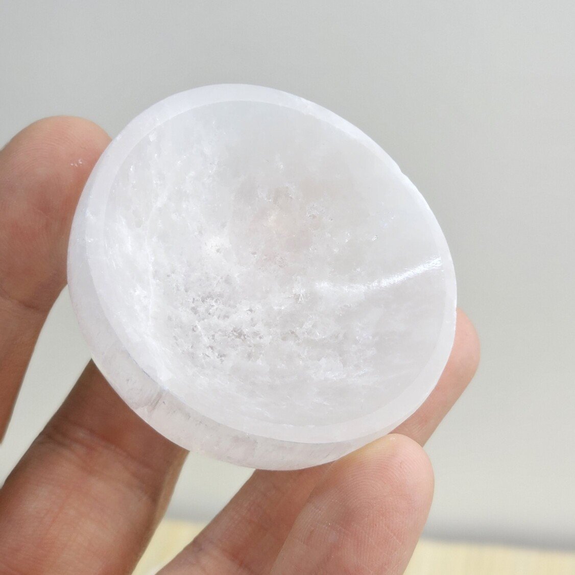 Selenite Round Bowl Shiny 6 cm