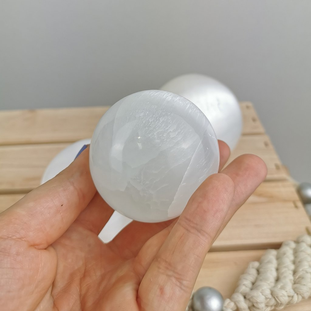 Selenite Sphere 5-6 cm