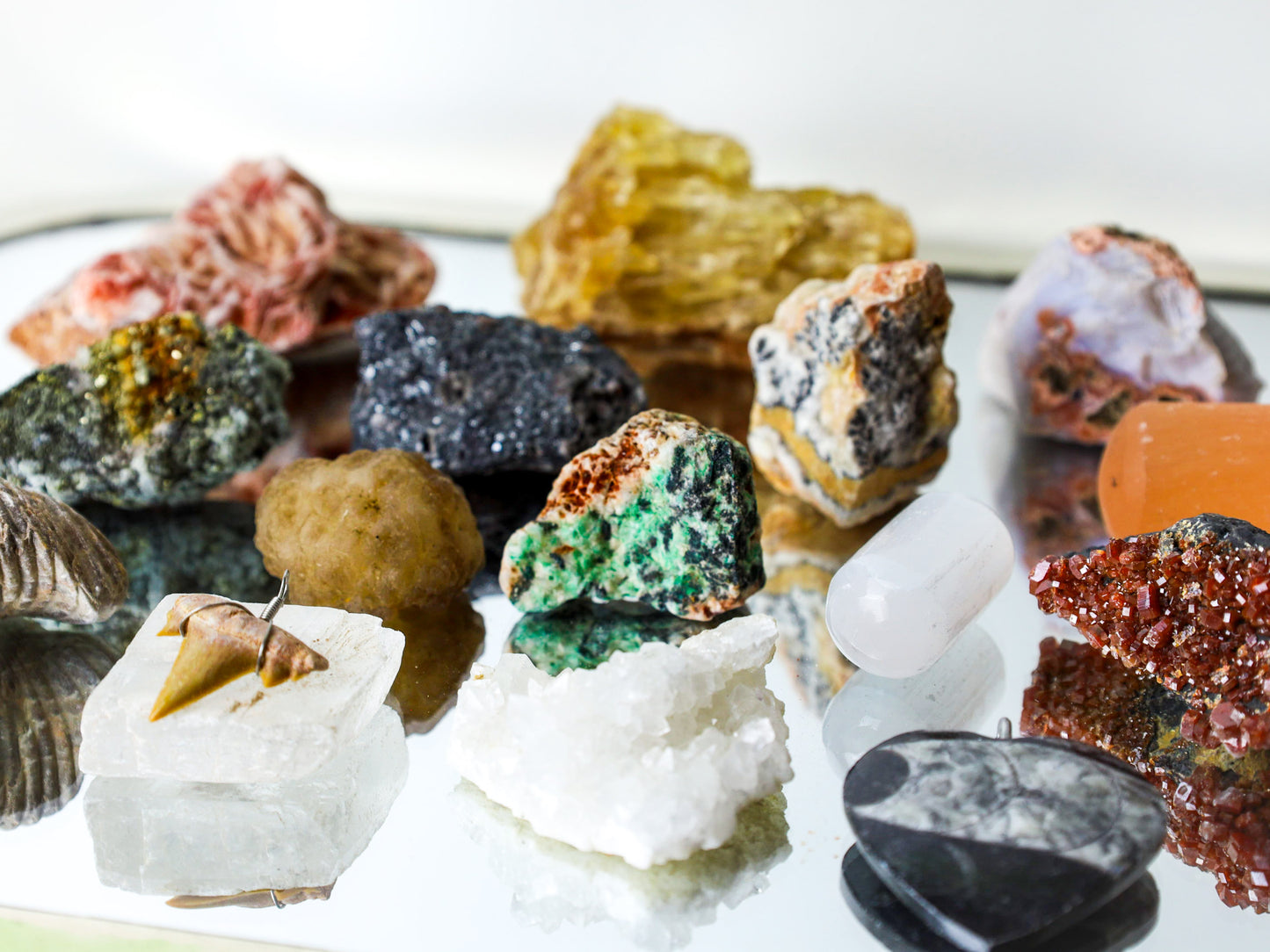 Moroccan Minerals Treasure Mix Box | +1 Mystery Raw Mineral